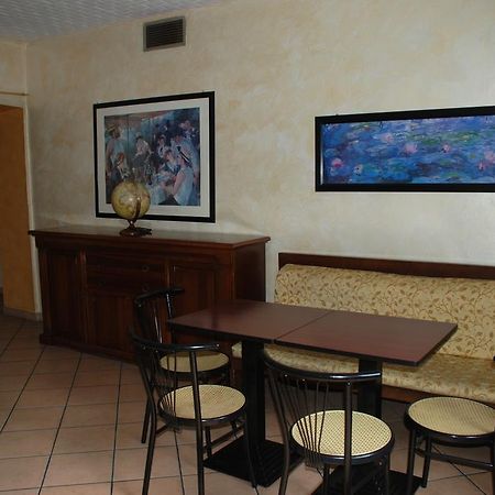 Hotel Casa Mia Милан Экстерьер фото