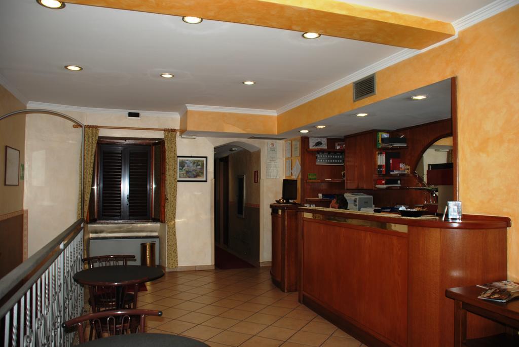 Hotel Casa Mia Милан Экстерьер фото